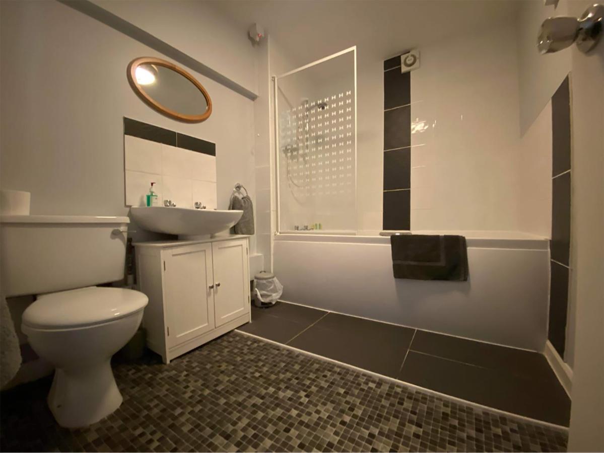 Crown & Anchor Bed & Breakfast Грантъм Екстериор снимка